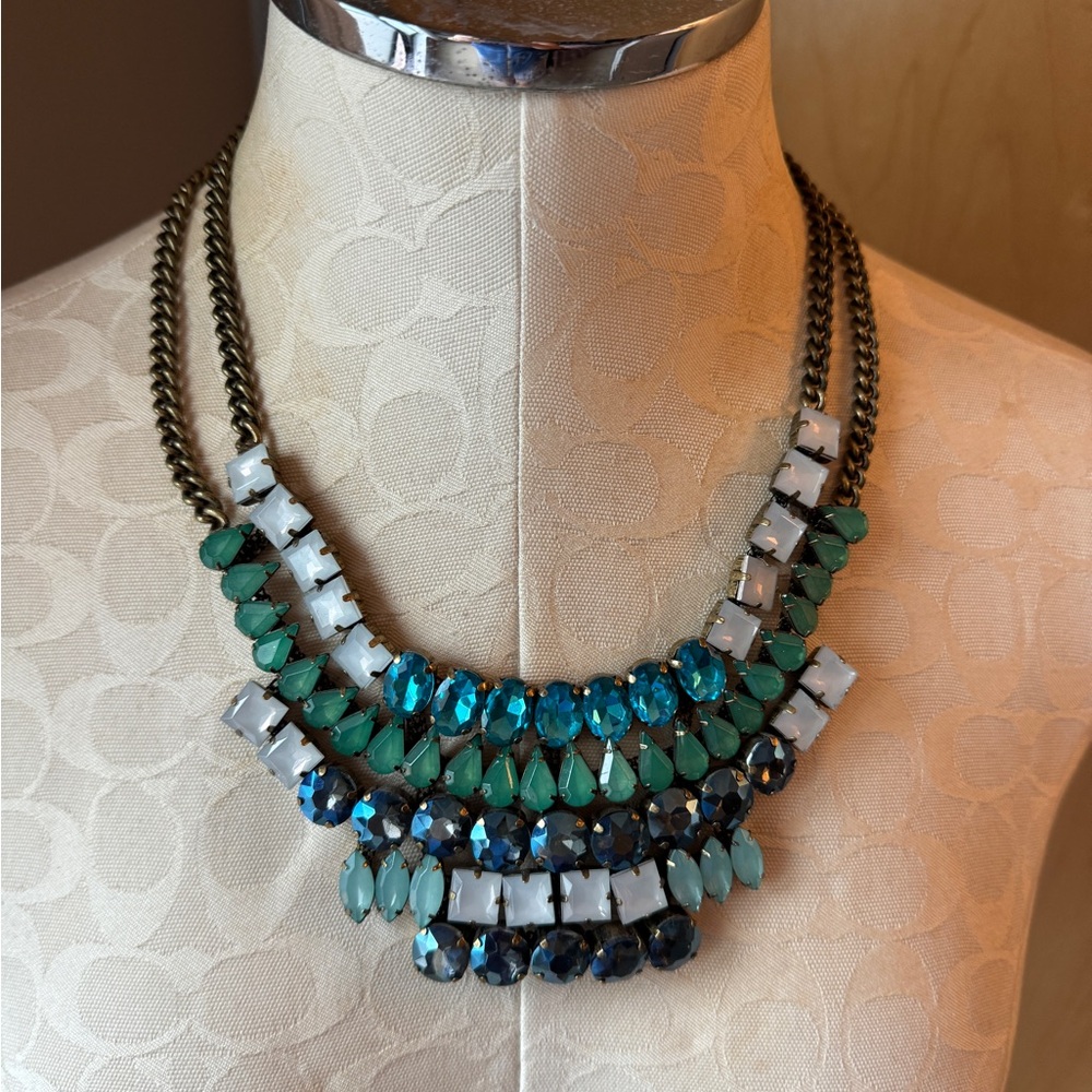 EUC Banana Republic statement bib necklace 18” with 2” extender